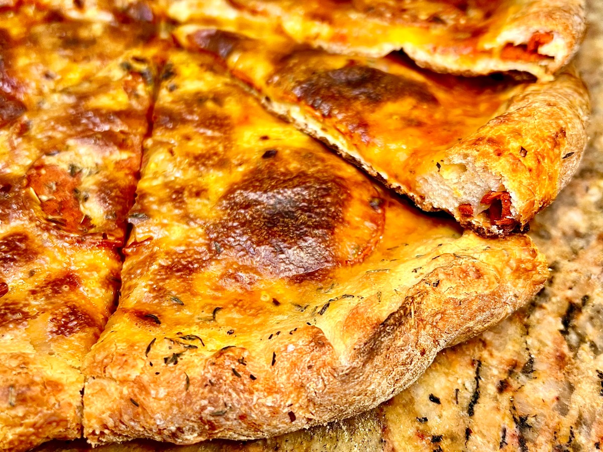 Vegan Classic Pepperoni Pizza with Stuffed&nbsp;Crust